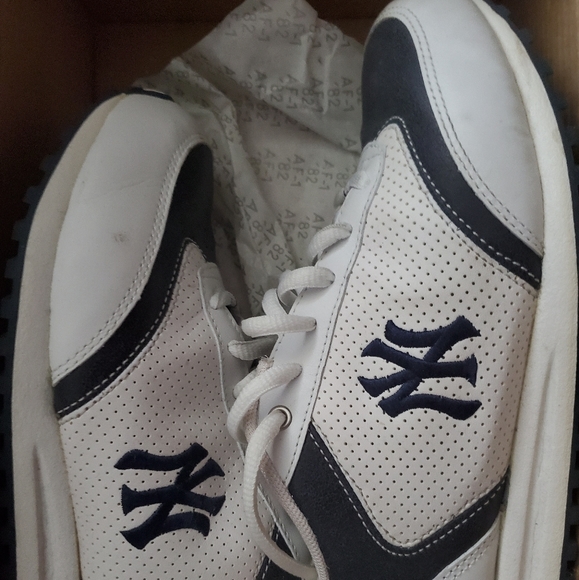 reebok yankees sneakers
